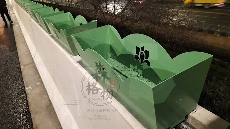 不銹鋼高架橋花槽有哪些優(yōu)勢(shì)