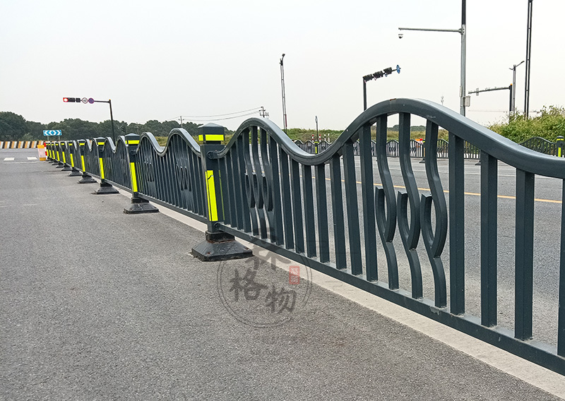 市政機(jī)非隔離護(hù)欄解決方案