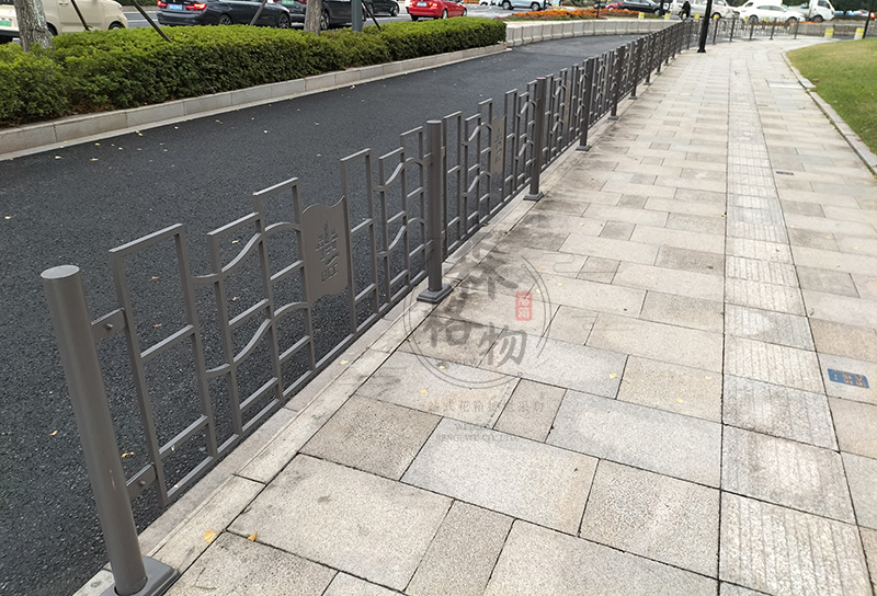 人行道護(hù)欄安全防護(hù)方案