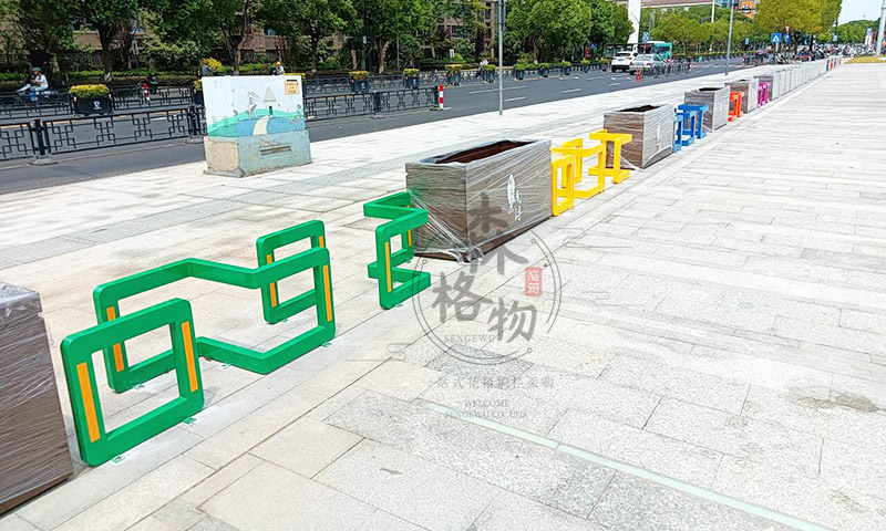 山東公園廣場(chǎng)人車分流隔離車擋護(hù)欄解決方案