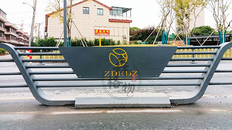 道路交通中央機(jī)非隔離護(hù)欄