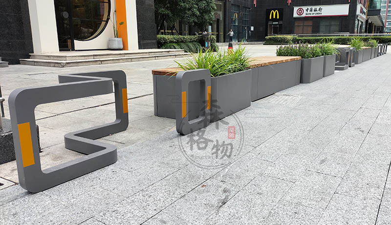 路障步行街車擋、商業(yè)街人行道分離擋欄桿