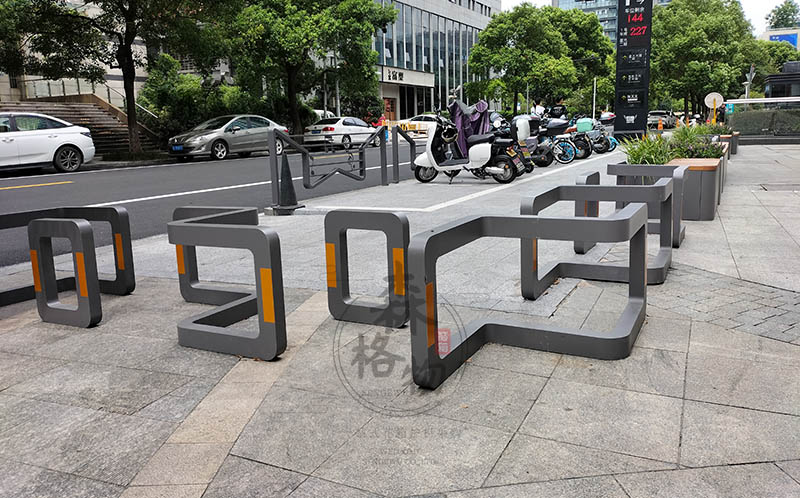 路障步行街車擋、商業(yè)街人行道分離擋欄桿