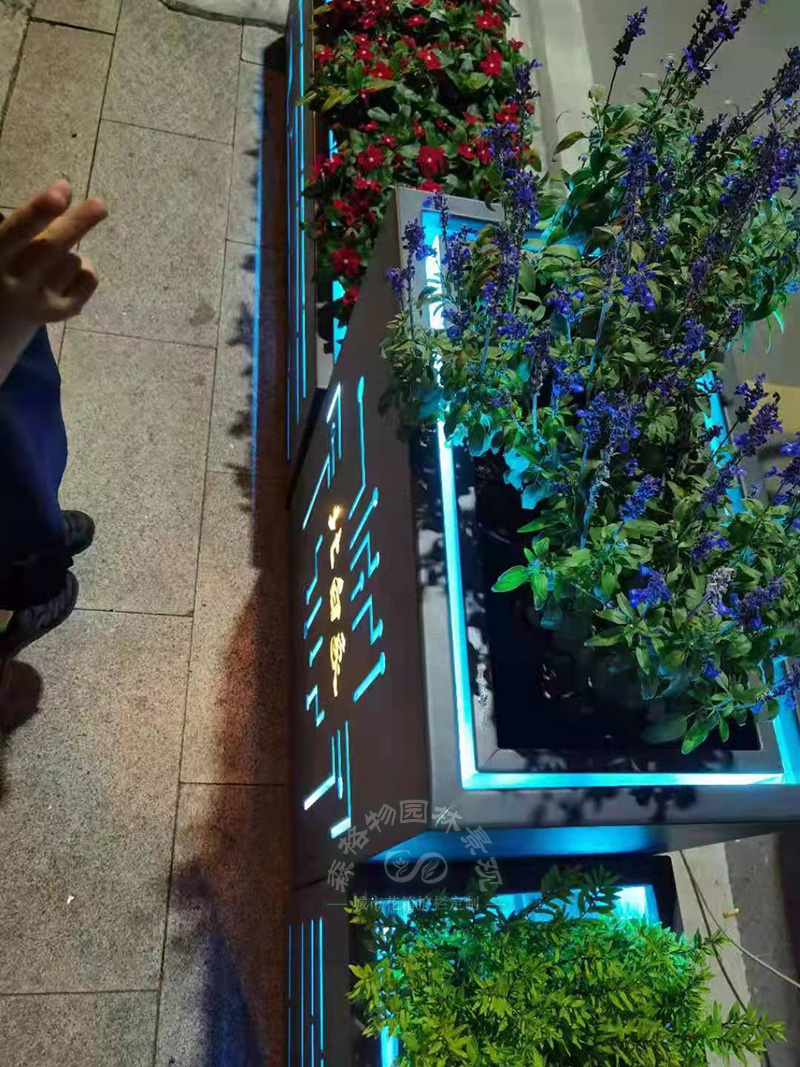 燈光花箱是新型的智慧燈光景觀花箱產(chǎn)品 燈光花箱是新型的智慧燈光景觀花箱產(chǎn)品