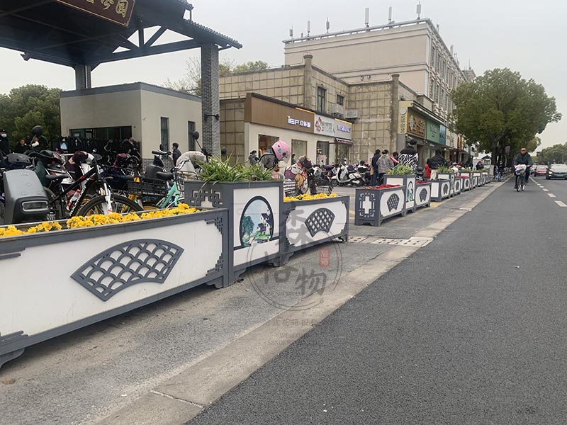 古鎮(zhèn)景區(qū)窗格組合花箱 古鎮(zhèn)景區(qū)窗格組合花箱