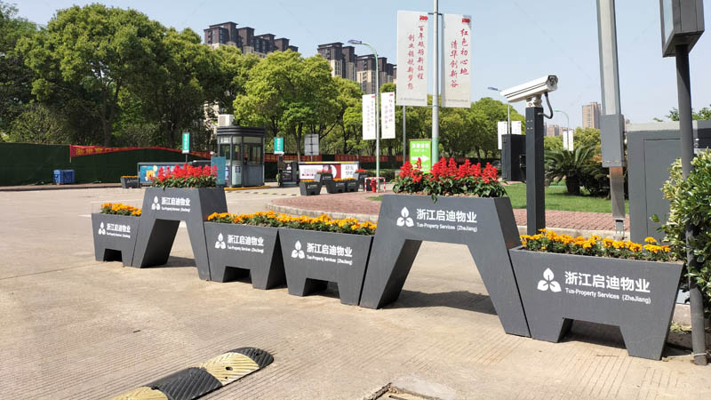 科技園區(qū)入口不銹鋼花箱機(jī)非隔離案例