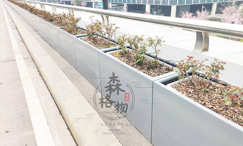 橋梁內(nèi)側(cè)花箱綠化方案